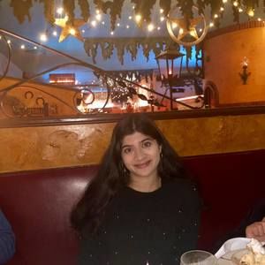 Meet your Posher, Muneeza